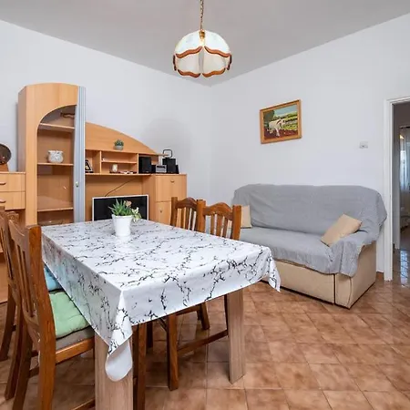 House Nina, 6 Bedroom & Private Pool Holiday home
