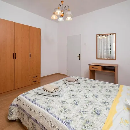 House Nina, 6 Bedroom & Private Pool Holiday home