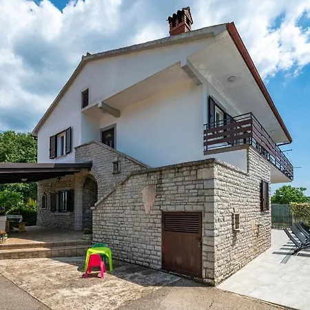 House Nina, 6 Bedroom & Private Pool Holiday home *